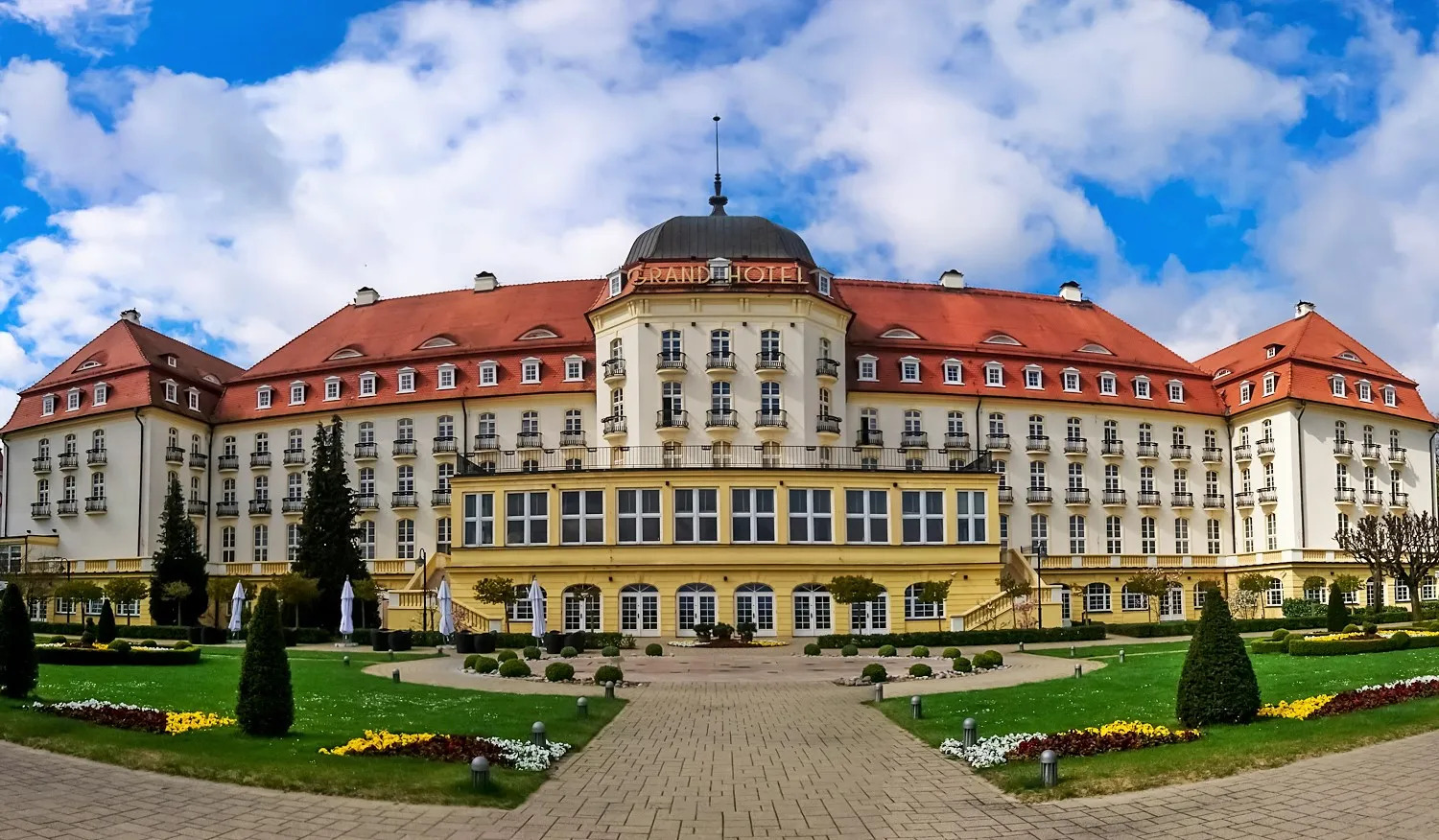 3893001-Niemal-stuletni-Grand-Hotel-w-Sopocie-zmieni-wkrotce-swojego-wlasciciela-Prawie-rok-po-ogloszeniu-ze-obiekt-jest-na-sprzedaz-Orbis-znalazl-na-niego-kupca (2)